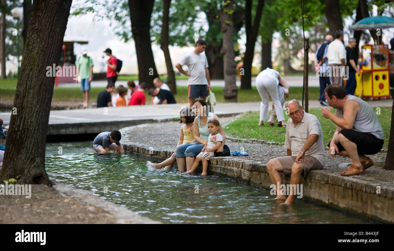 Un spa en el sur de Serbia Nis Aquí los visitantes utilizan aguas que se dice que tienen propiedades curativas Foto de stock