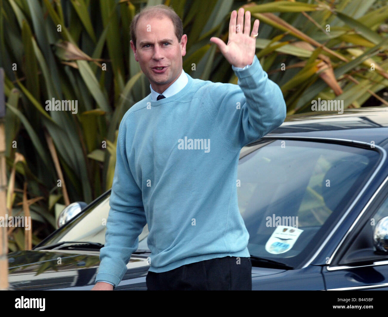 Prince Edward en el Frimley Park Hospital de noviembre de 2003 Foto de stock