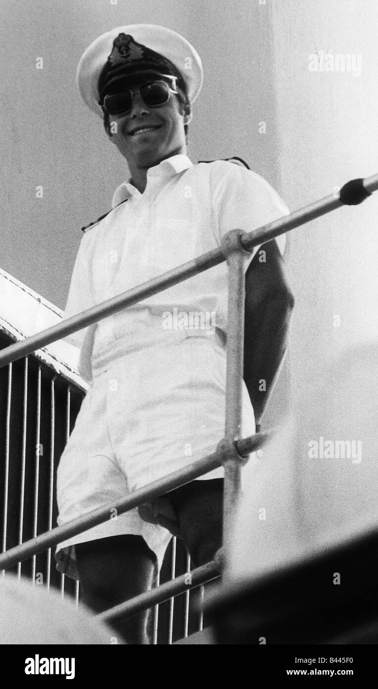 El príncipe Andrew en uniforme Tropical, en marzo de 1983, el príncipe