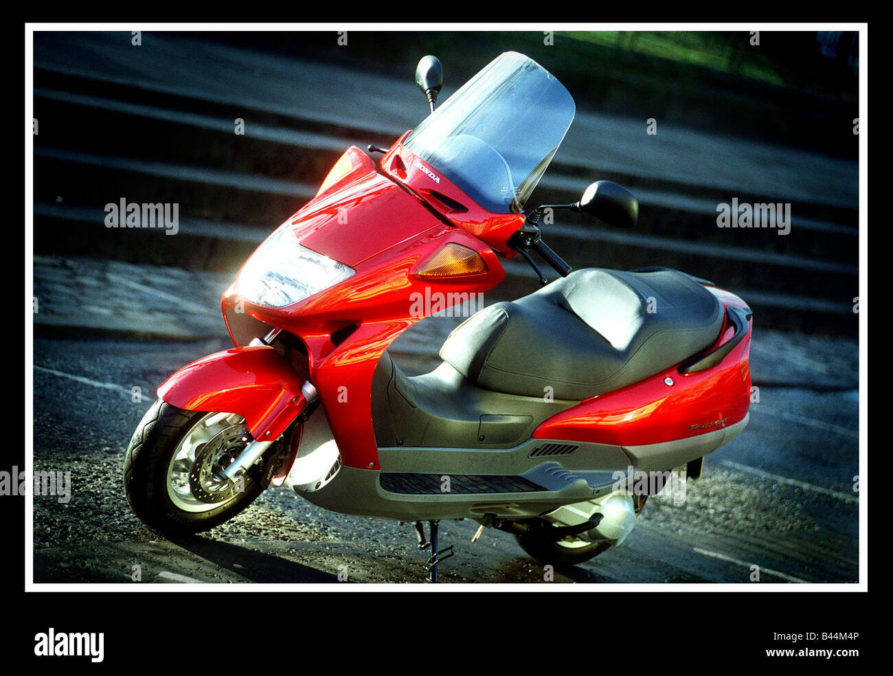 Honda scooter de previsión de enero de 2000 Suplemento Registro carretera  Fotografía de stock - Alamy