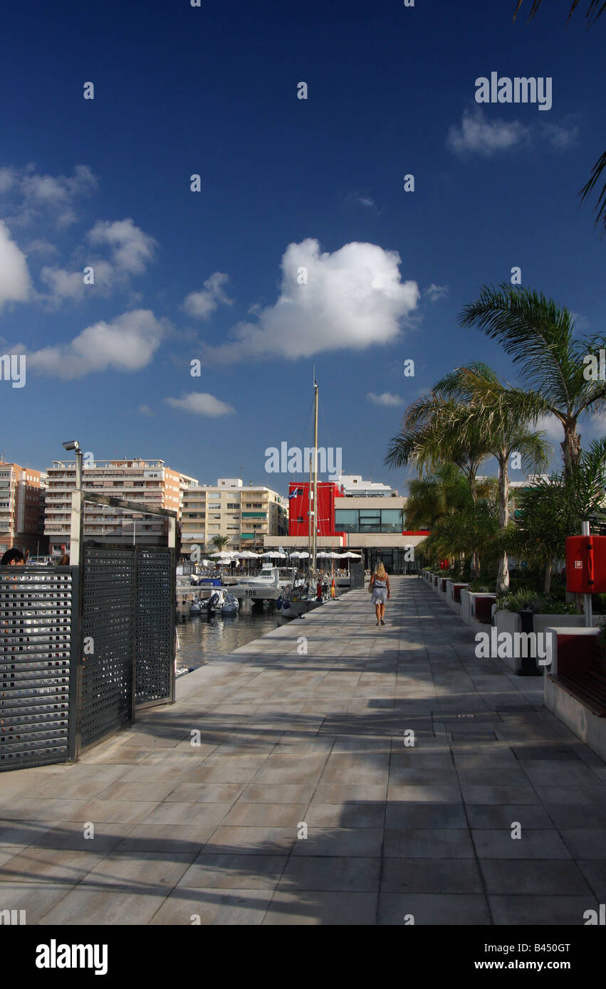 Paseo por el puerto de Santa Pola, Alicante Fotografía de stock - Alamy