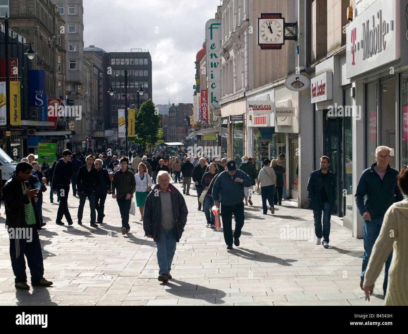 Northumberland Street, Newcastle Upon Tyne, la principal calle comercial, al Noreste de Inglaterra Foto de stock