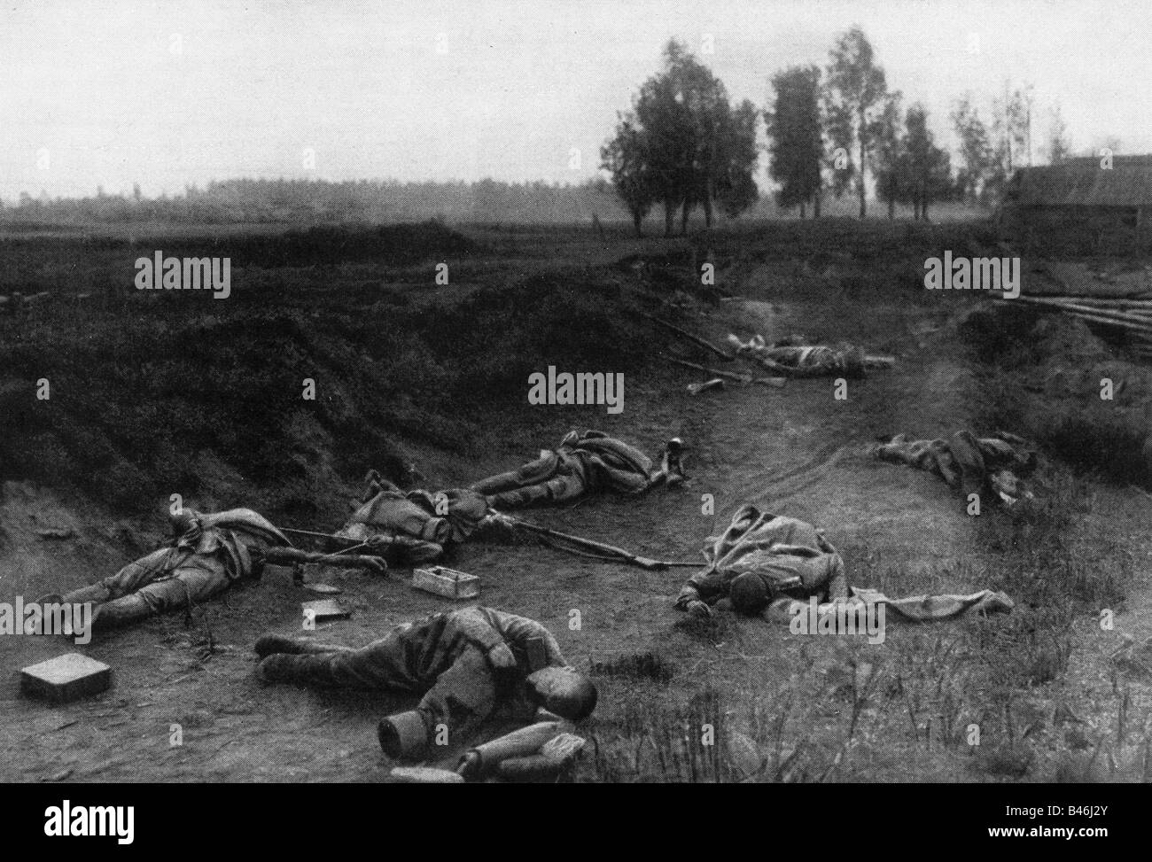 Eventos, Primera Guerra Mundial / primera Guerra Mundial, frente Oriental, estados Bálticos, soldados rusos caídos cerca de Riga, Letonia, 4.9.1917, Foto de stock