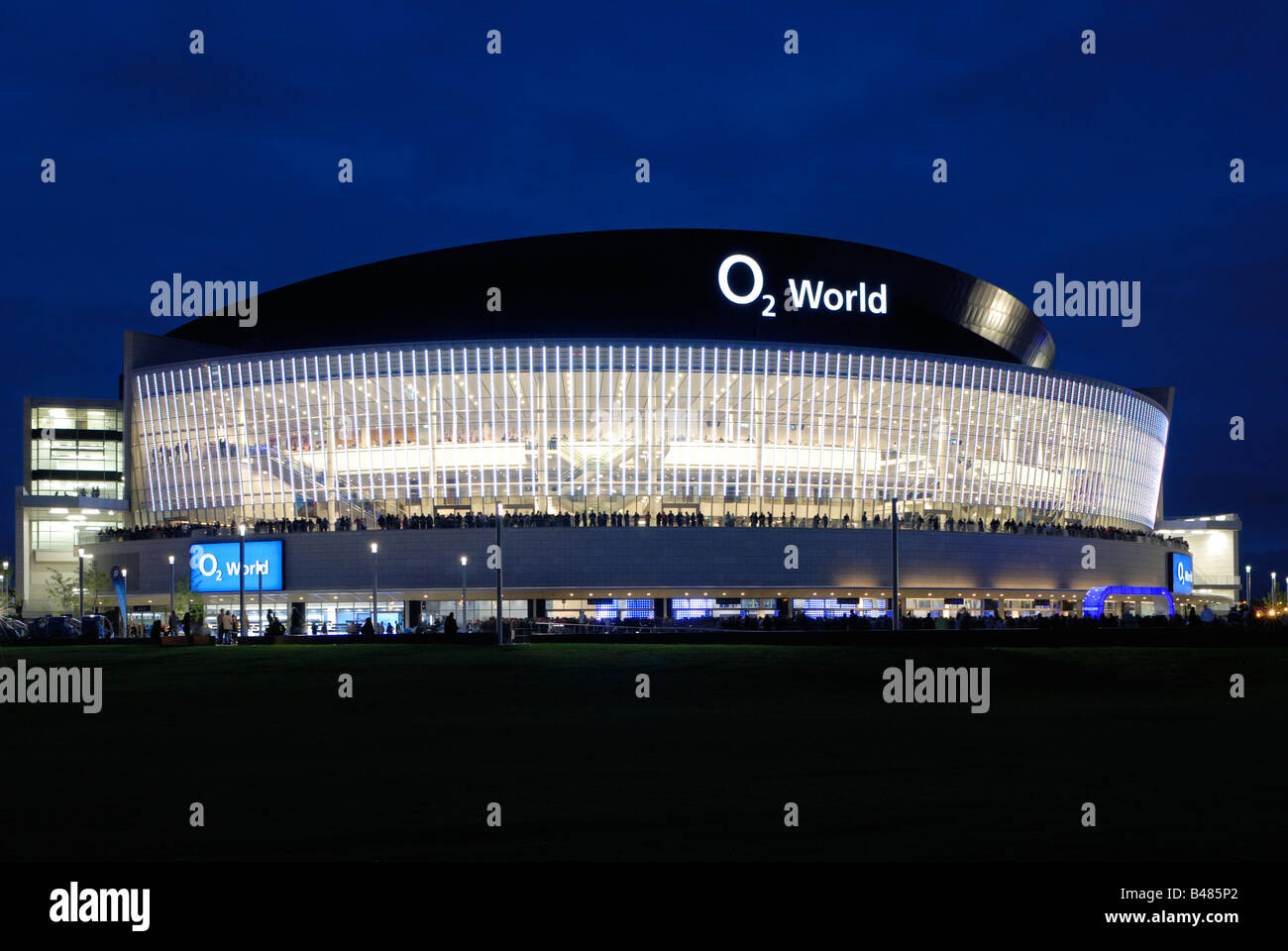 O2 World, O2 Arena del Anschutz Entertainment Group, Friedrichshain de Berlín, en Alemania, en Europa. Foto de stock