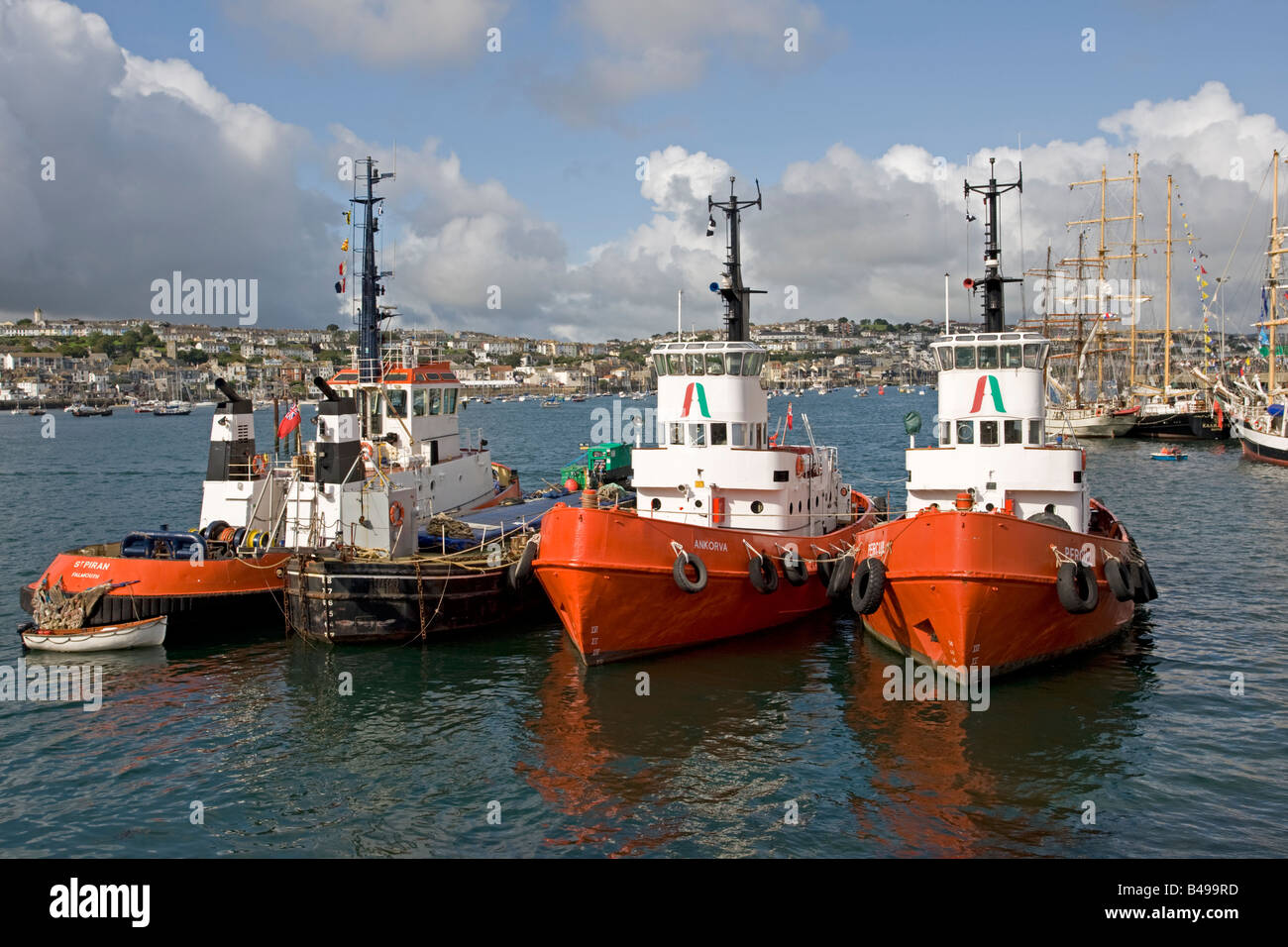 Remolcadores amarrados Falmouth docks Cornwall UK Foto de stock