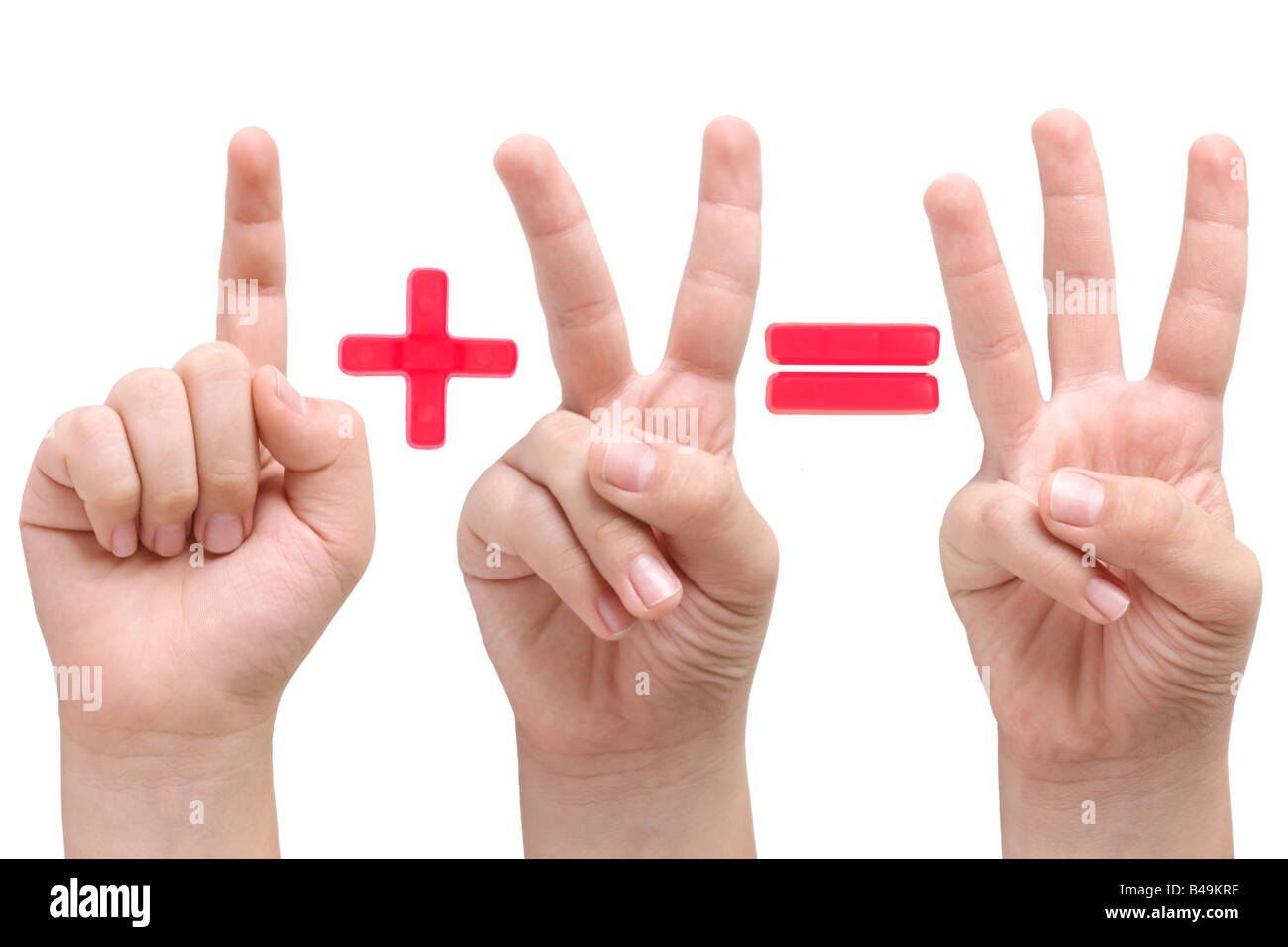 Manos del niño mostrando uno, dos y tres dedos con plus y signos de igual entre Foto de stock