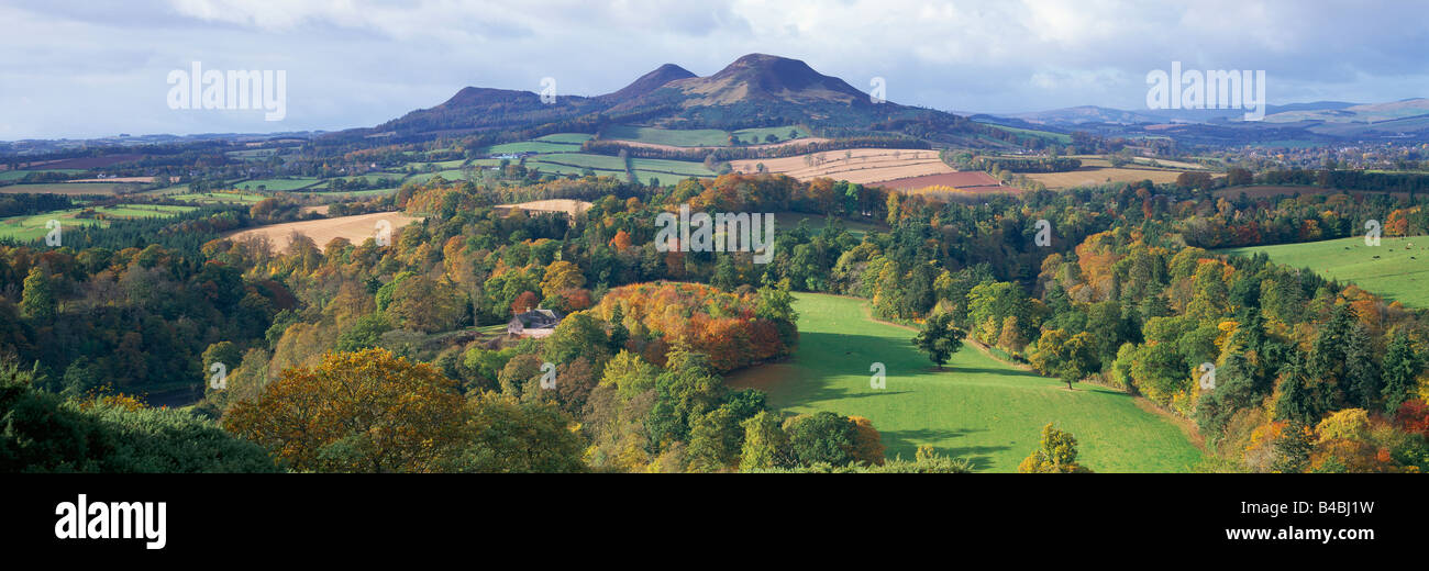 Panorama de Scott's view de Tweed Valley y el Eildon Hills, cerca de Melrose, Scottish Borders Foto de stock