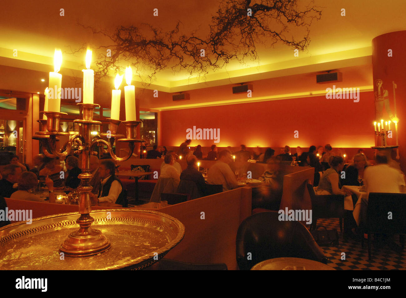 Candleholder en un restaurante, Berlín, Alemania Foto de stock
