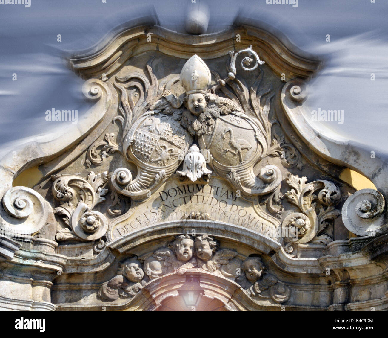 DE - la Baja Baviera: Entrada Detalle de la Iglesia de San Miguel en el monasterio de Metten Foto de stock