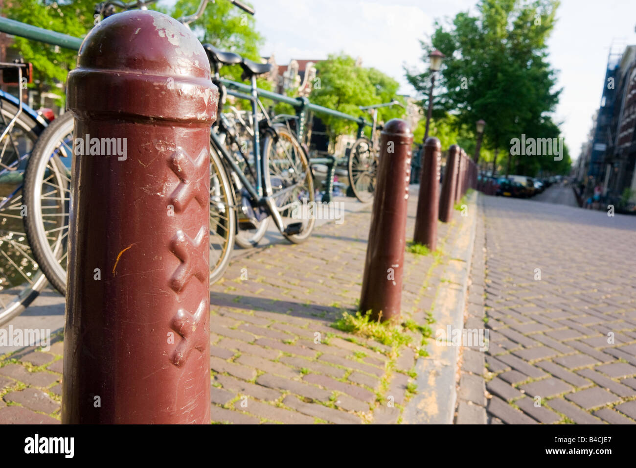 Amsterdam xxx Pilar y bicicleta Fotografía de stock - Alamy