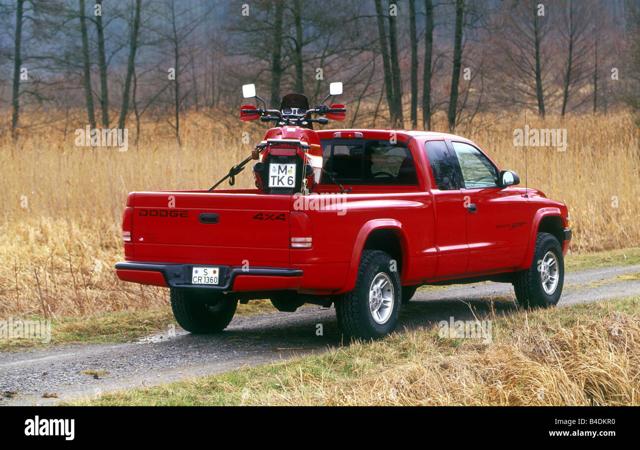 Juventud tal vez A veces Coche, Chrysler Dodge Dakota, Pick-Up, modelo del año 1997-, roja diagonal  desde la espalda, vista trasera, conducción Fotografía de stock - Alamy