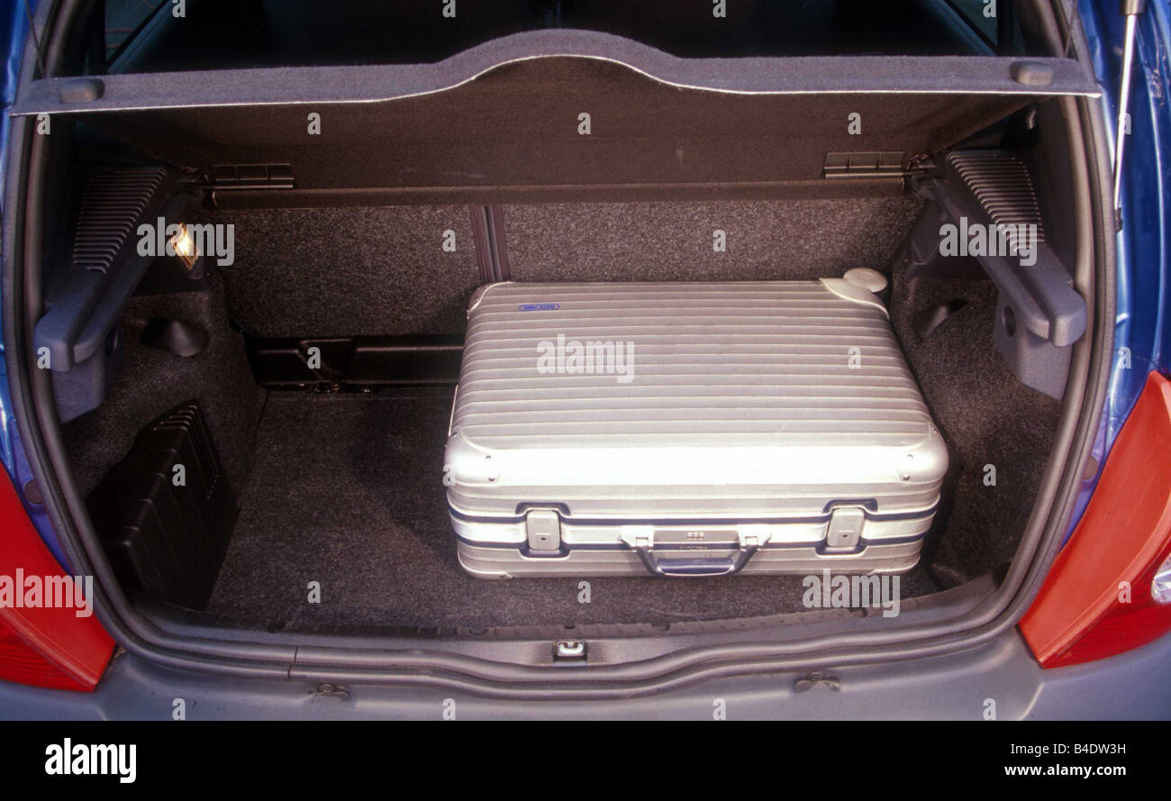 Coche, Renault 1.2 16V Dynamique, pequeñas aprox., limusina, modelo del año azul, vista en maletero, técnica/accesorios, acce Fotografía de stock - Alamy