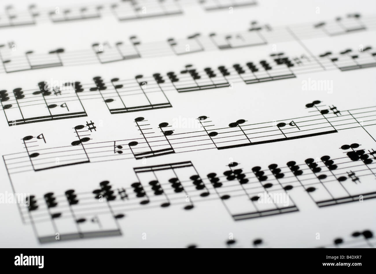 Gran imagen de composición de notas musicales en papel Fotografía de stock  - Alamy