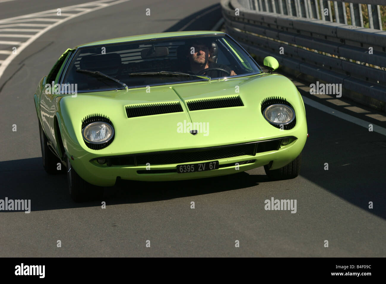 Coche, Lamborghini Miura P 400 S, coches antiguos, verde, un coche  deportivo, un modelo del año 1967-1973, 1960, 1960, 1970, 1970, viejo coche  Fotografía de stock - Alamy