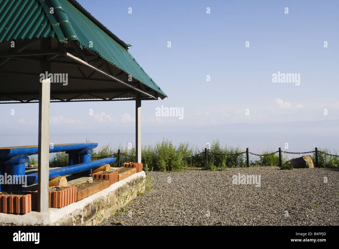 Casa de veraneo, como con vistas al lago Baikal en detener opcional de Circum Baikal Road Foto de stock