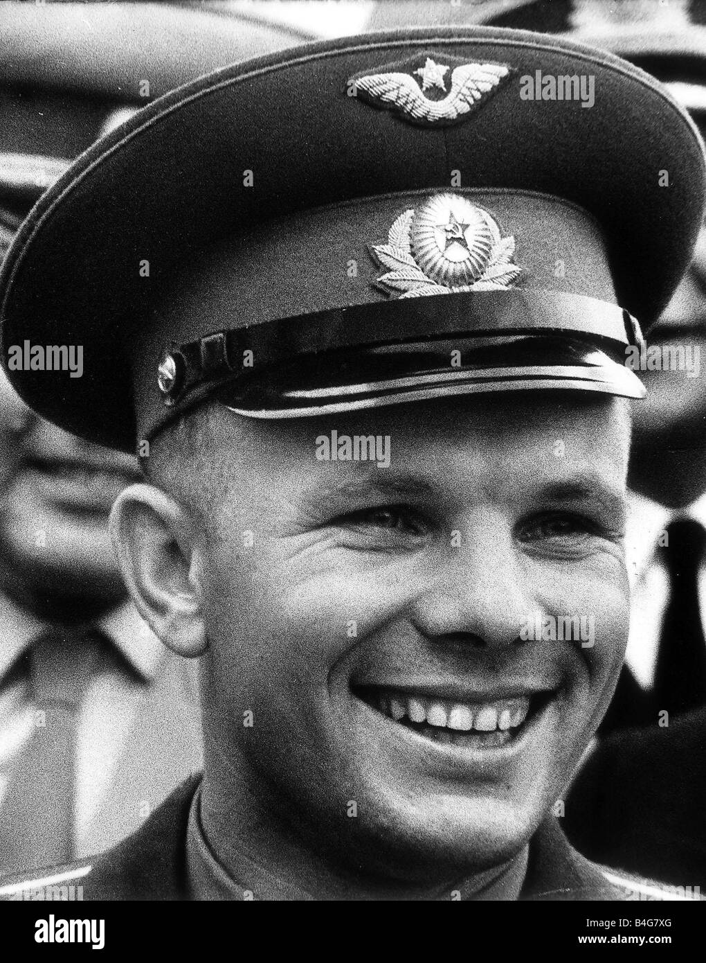 El cosmonauta ruso Yuri Alekseyevich Gagarin es el primer hombre en el