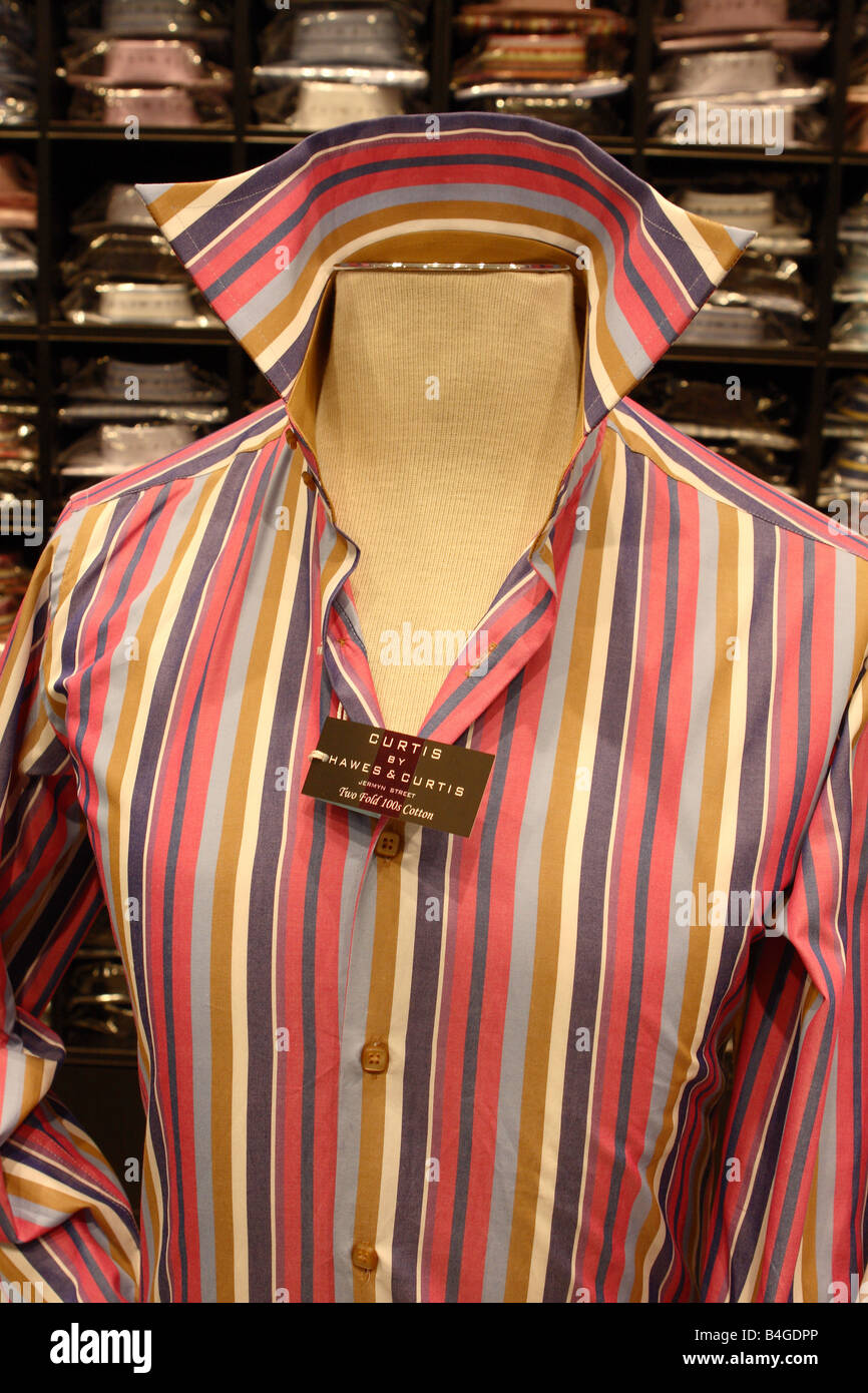 Camiseta por Hawes y Curtis shirtmakers moda para caballeros de Jermyn  Street London Fotografía de stock - Alamy