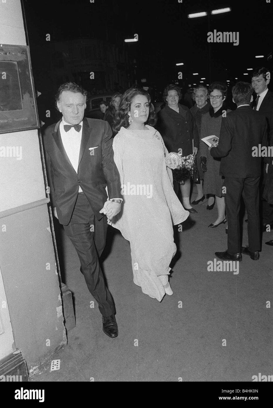 Richard Burton y Elizabeth Taylor 1968 Fotografía de stock - Alamy