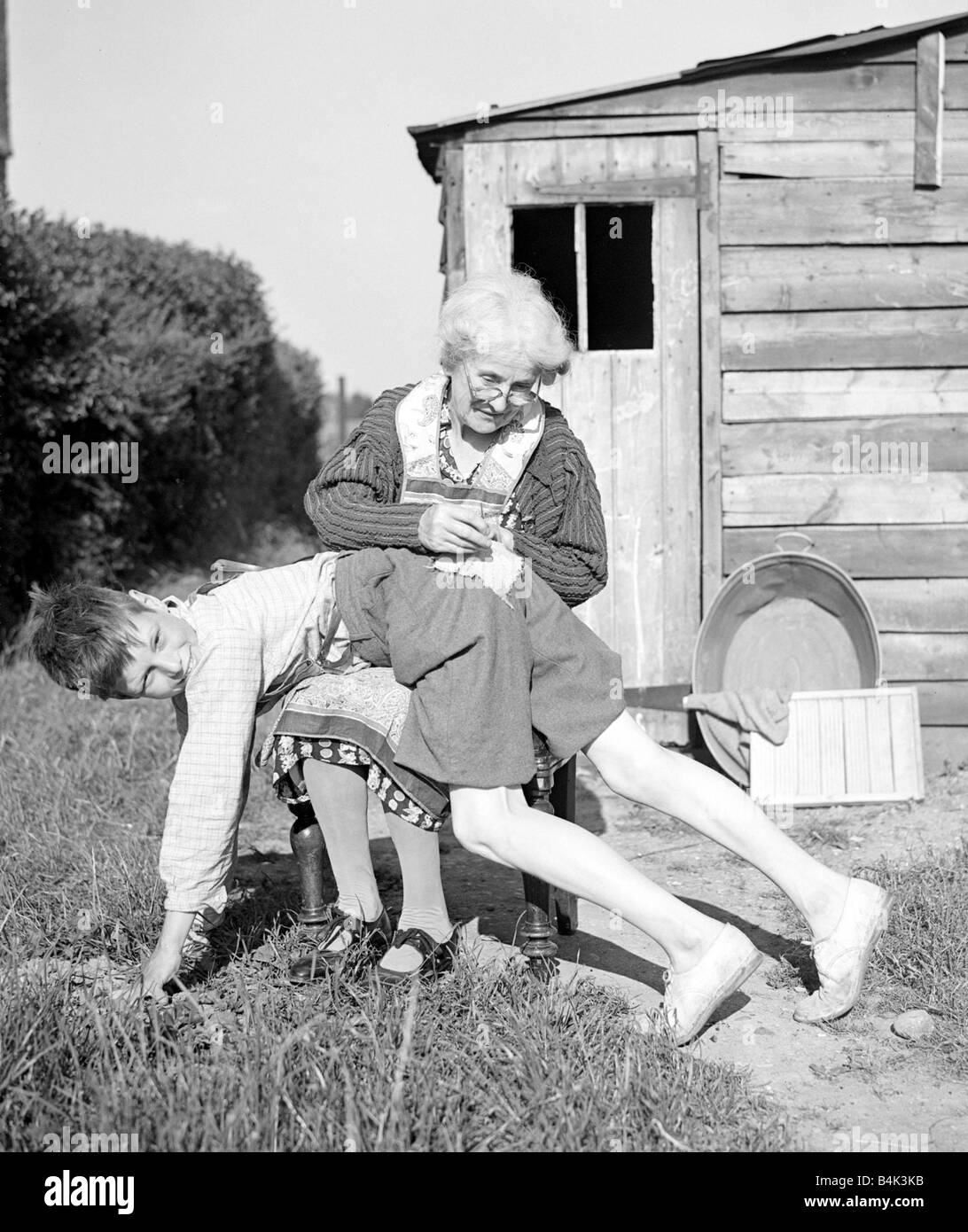 Seã±ora De Coser Imágenes de stock en blanco y negro - Alamy