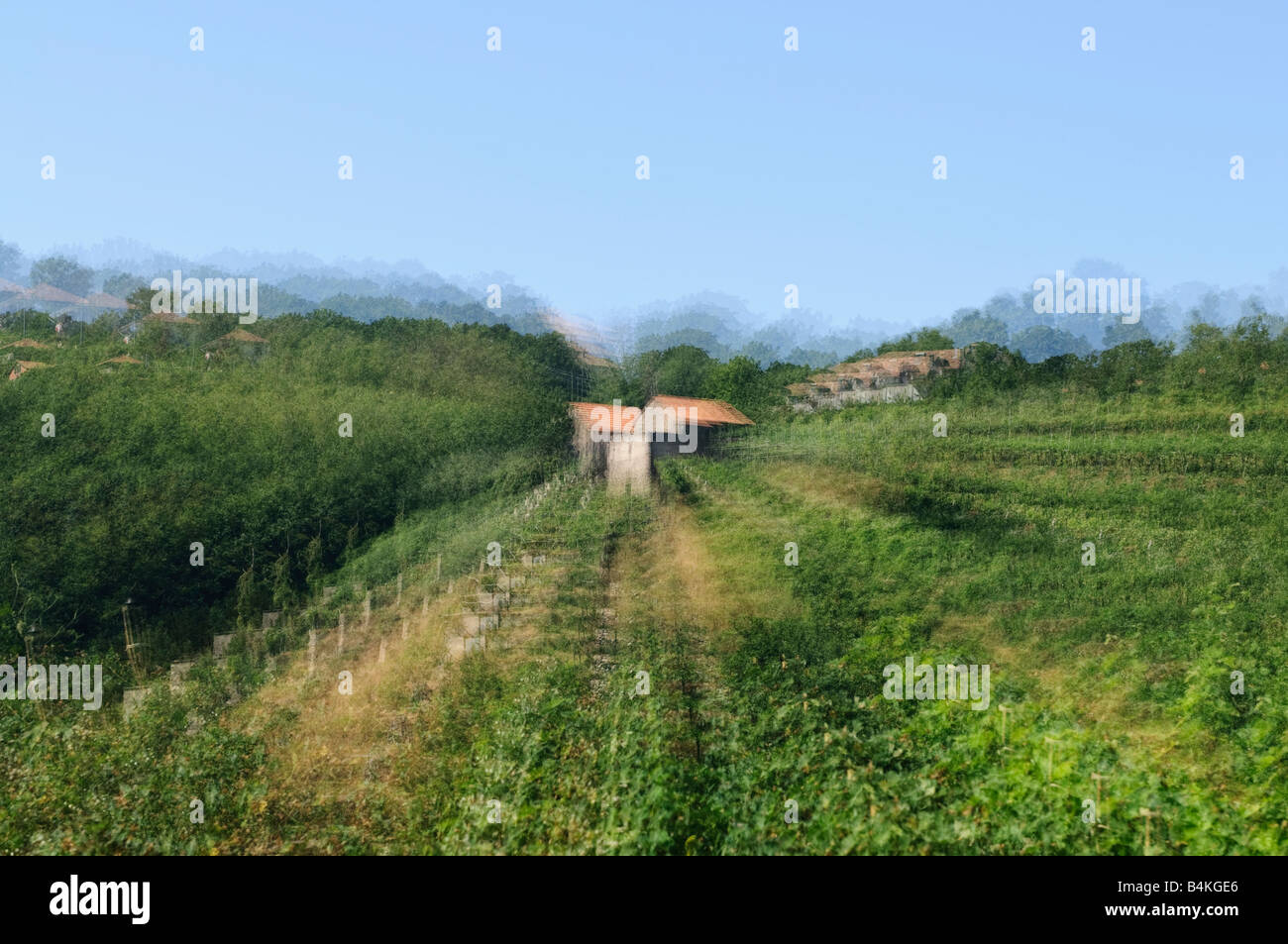 La exposición múltiple efecto especial secuencia ampliada de una granja de construcción Foto de stock