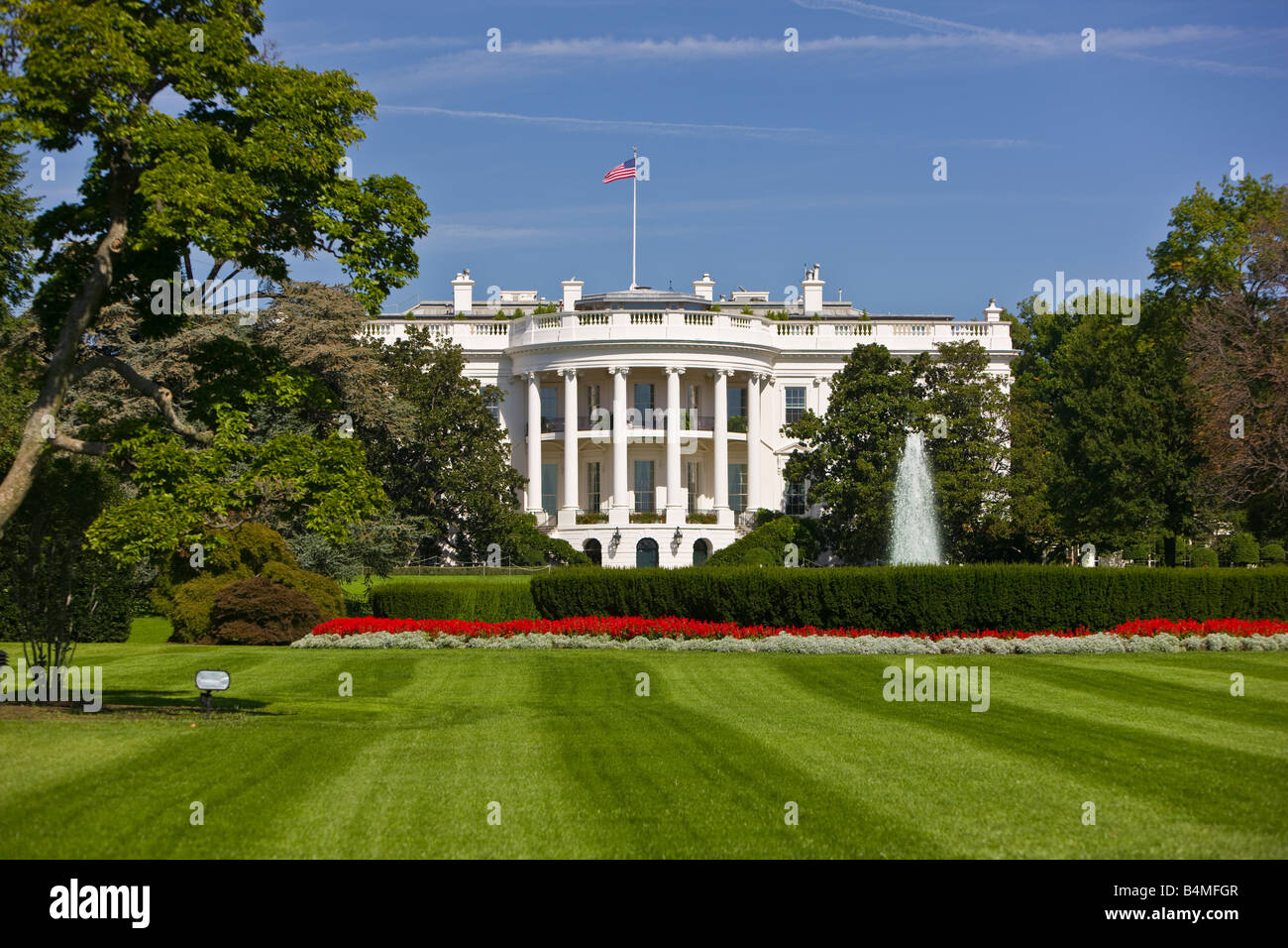 WASHINGTON DC, EE.UU. El pórtico sur de la Casa Blanca y el césped sur Foto de stock