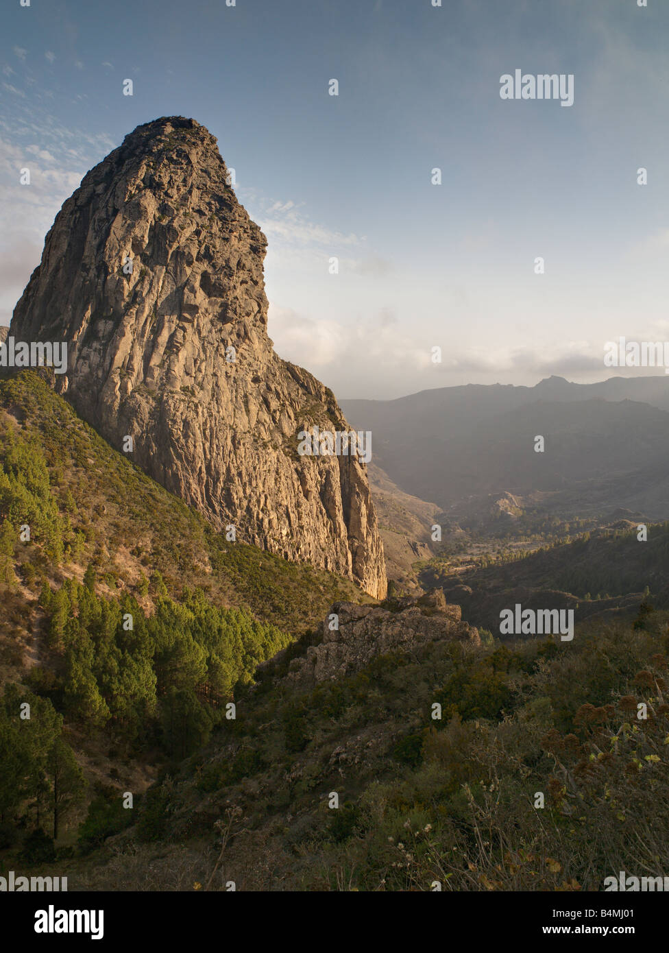 Roque de Agando, en La Gomera, Islas Canarias, España Foto de stock