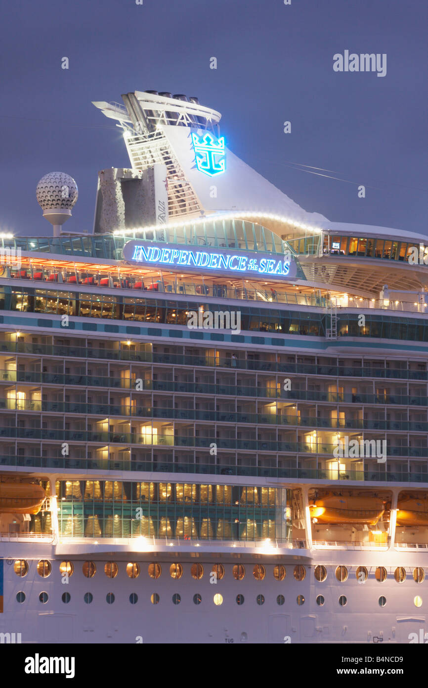 El crucero más grande del mundo, la independencia de los mares, visitando Las Palmas de Gran Canaria. Foto de stock