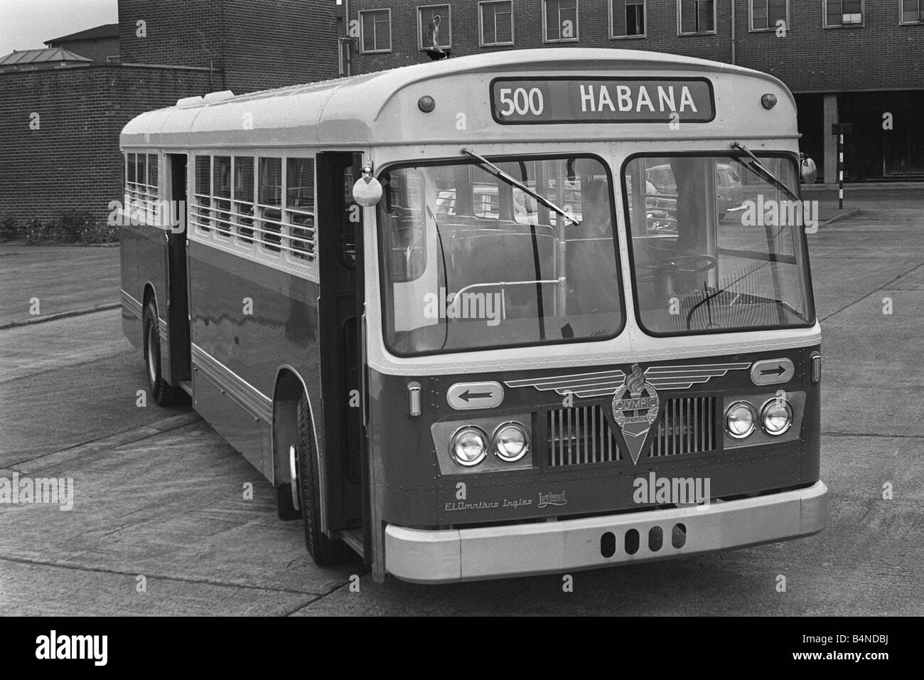 Los autobuses para Cuba de junio de 1964, el primero de los autobuses  Leyland Olympic con destino a Cuba el transporte Fotografía de stock - Alamy
