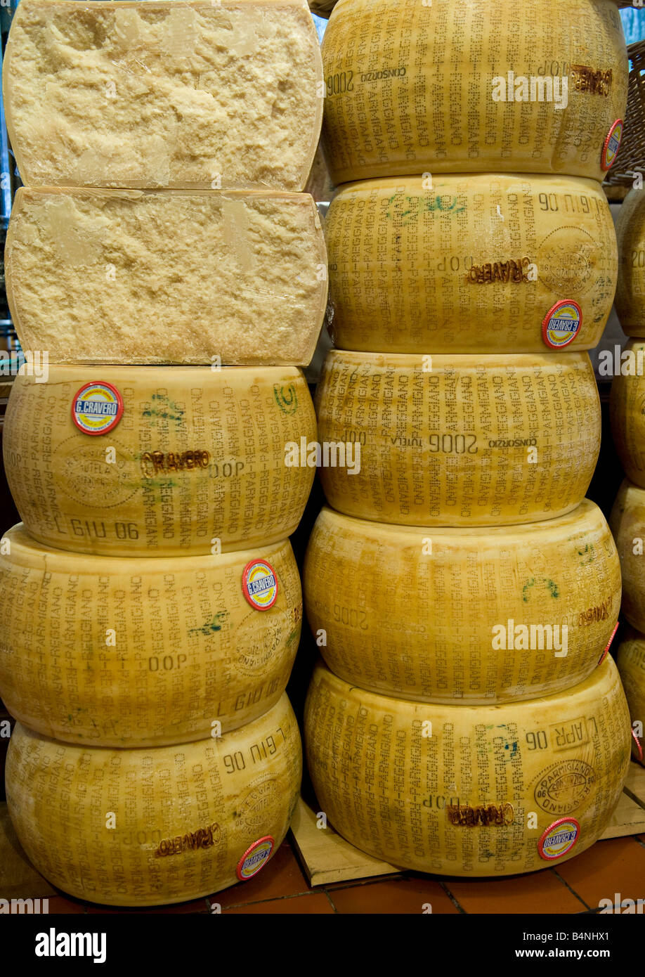 El Parmigiano Reggiano ruedas Foto de stock