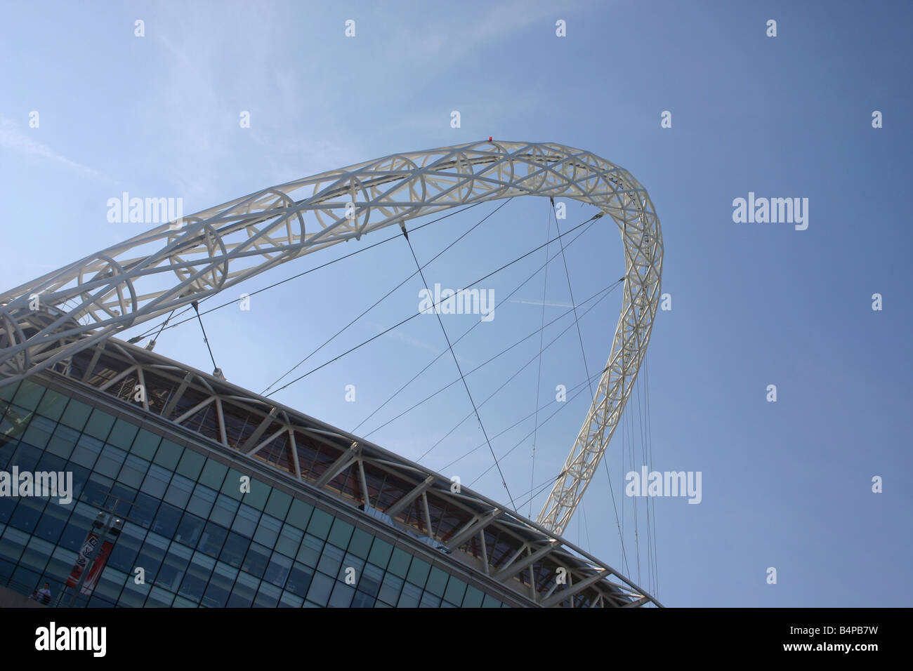 Primer plano de nuevo Wembley Stadium arch Foto de stock