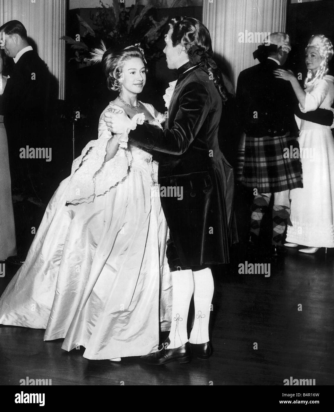 La princesa Margarita y Anthony Armstrong Jones asistir a la bola de