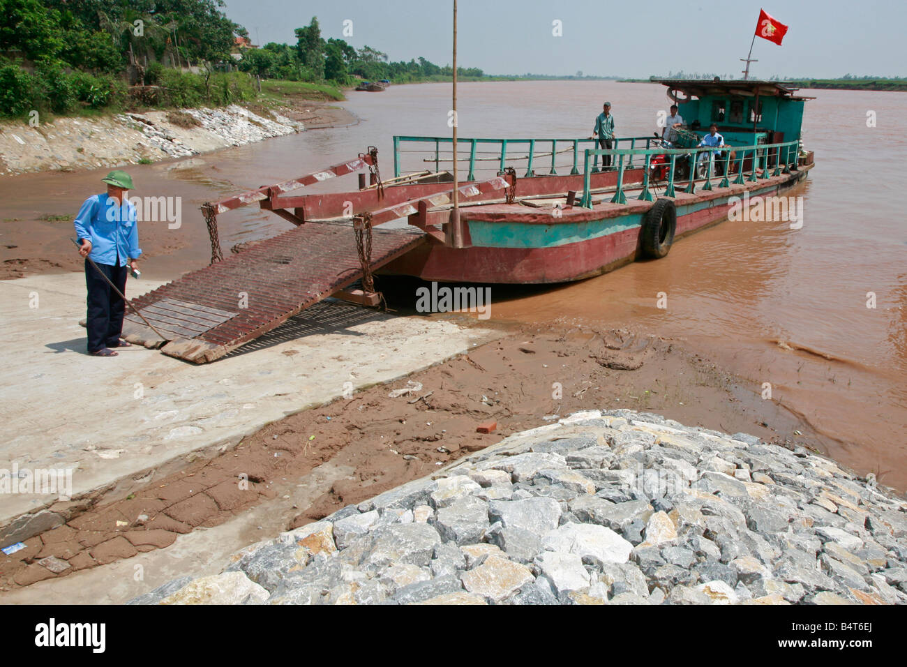 Tráfico rural del delta del Río Rojo del norte de Vietnam Foto de stock