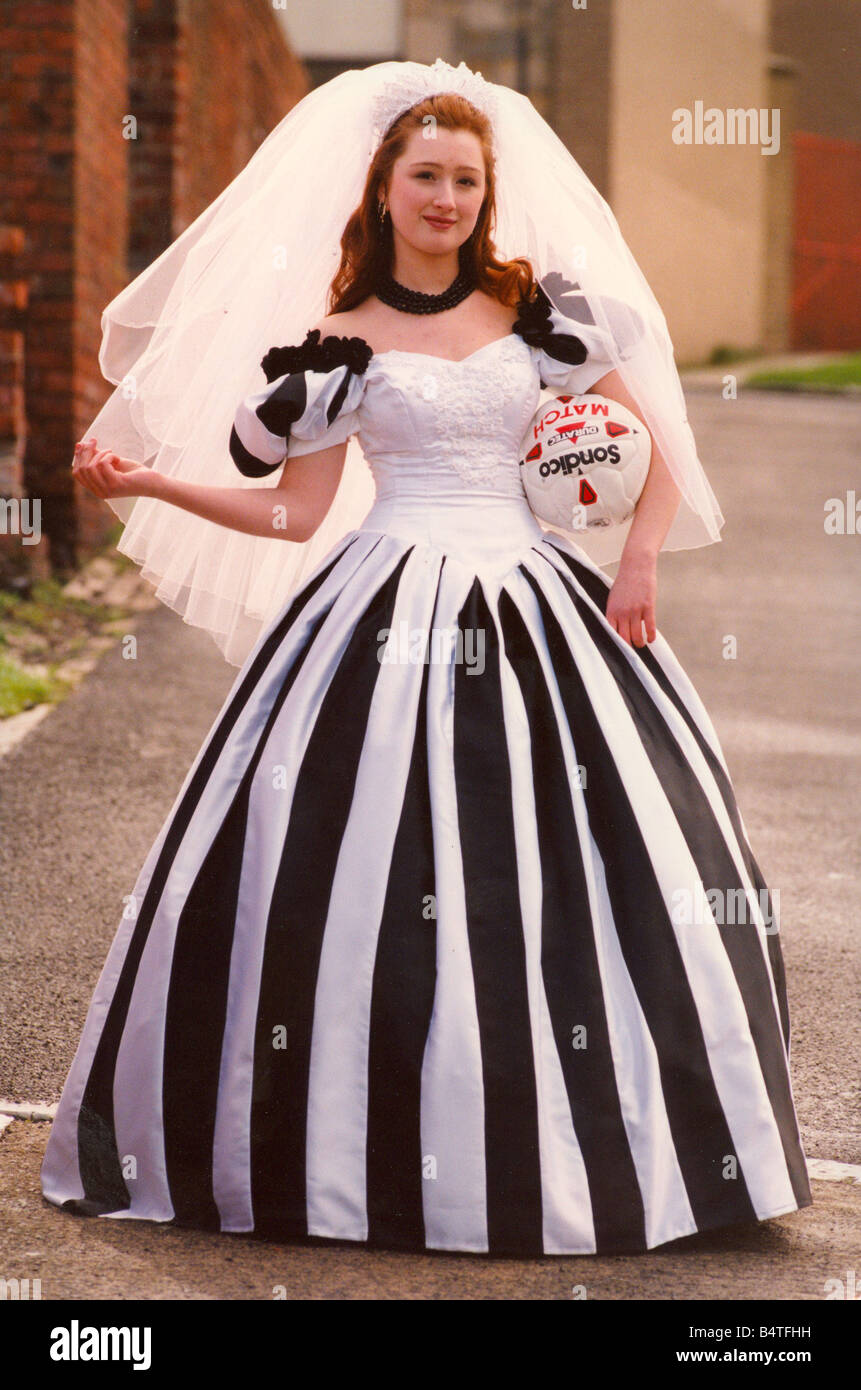 diversión Fragante emocionante Vestido de novia blanco y negro fotografías e imágenes de alta resolución -  Alamy