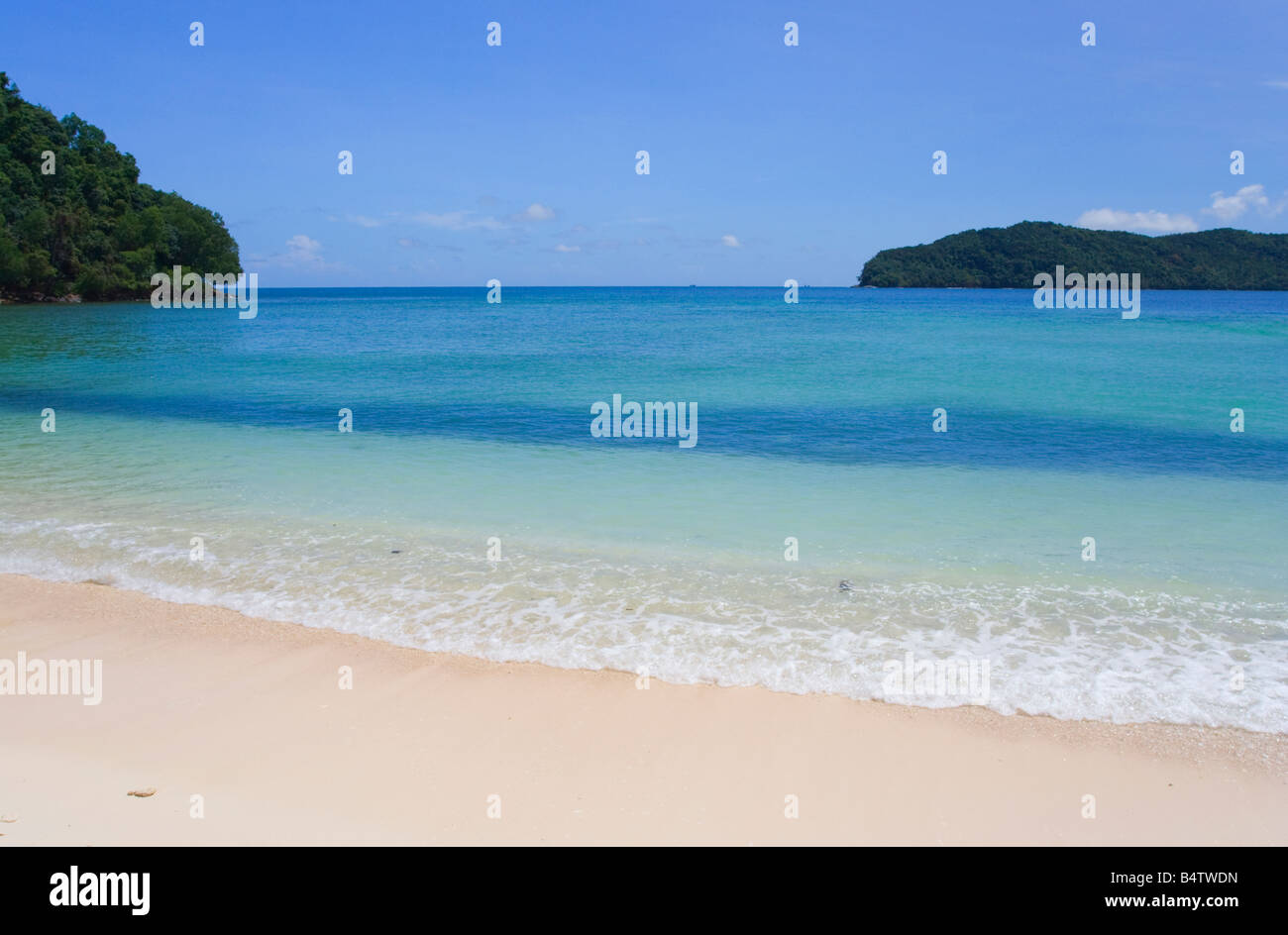 Una vista de la playa de Pulau Mamutik Parque Nacional Tunku Abdul Rahman nr Kota Kinabalu Sabah Malasia Foto de stock