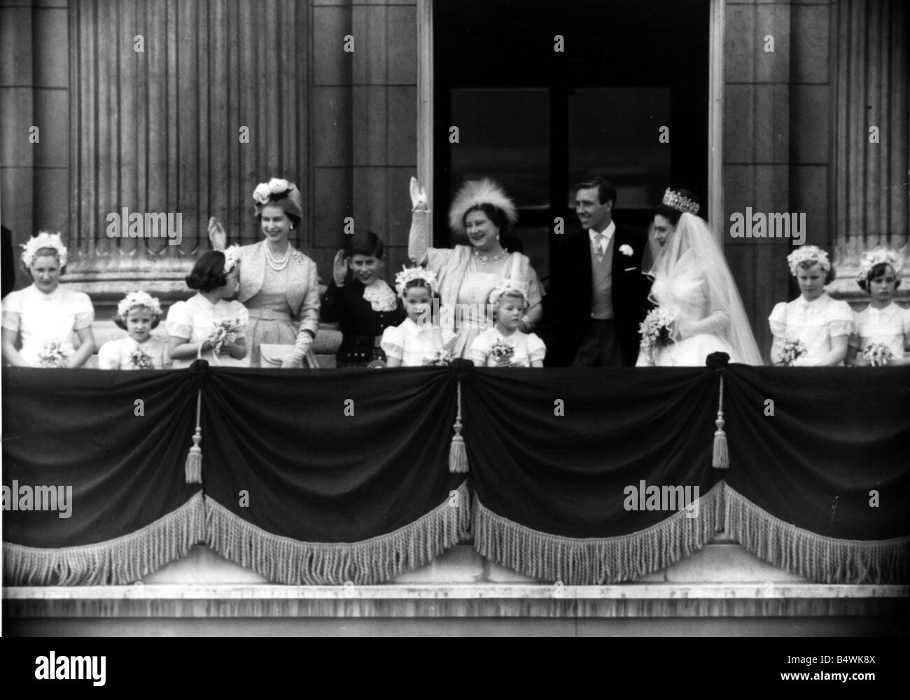 La princesa Margarita y su marido Anthony Armstrong Jones en el balcón