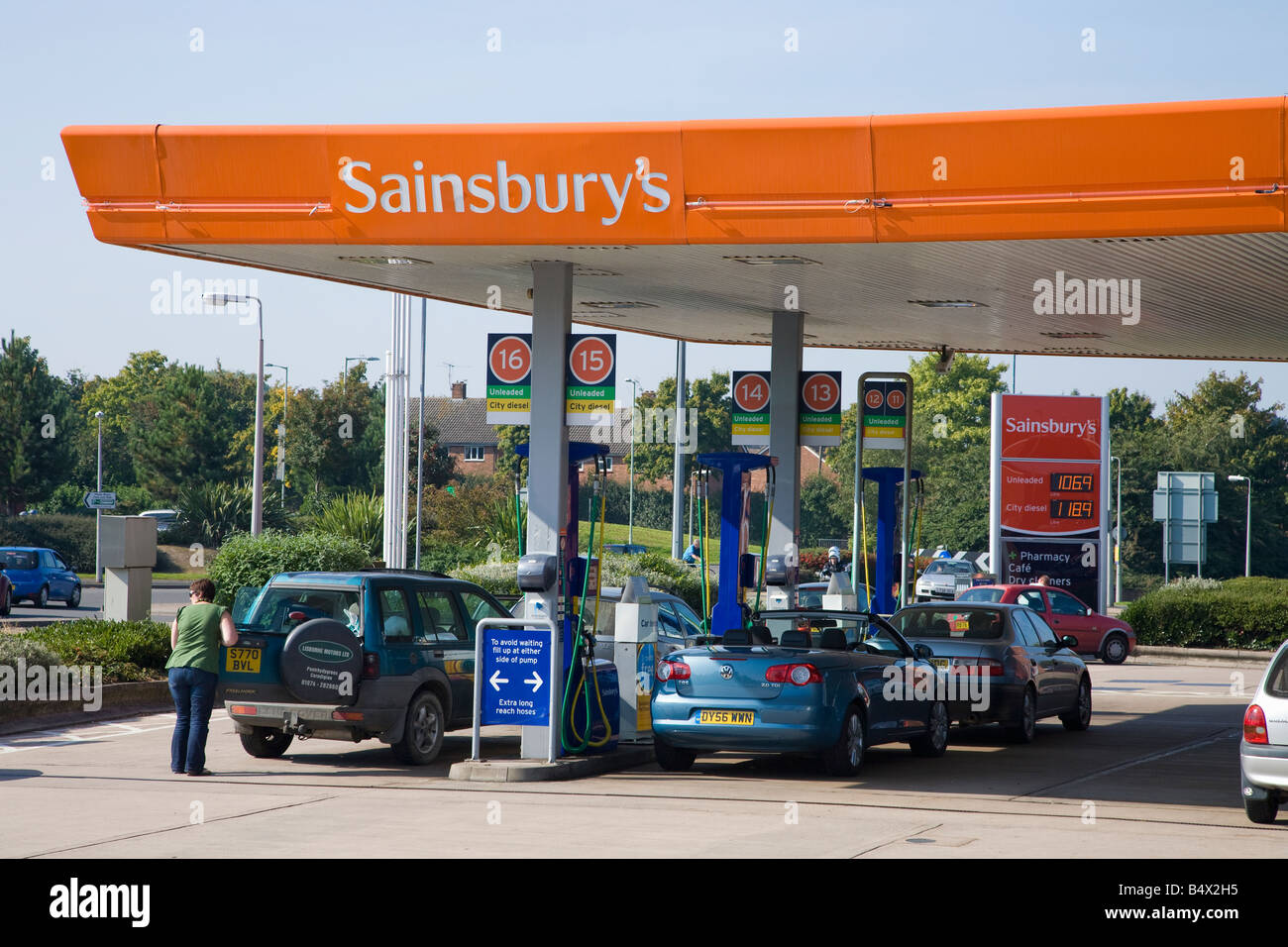 Sainsburys Gasolinera explanada en Meole Brace Retail Park de Shrewsbury Shropshire Inglaterra Reino Unido GB Gran Bretaña Foto de stock