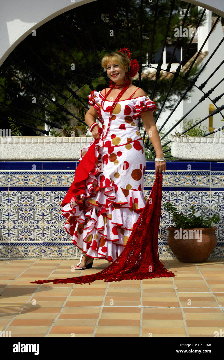 Vestidos tradicionales espa oles fotograf as e im genes de alta