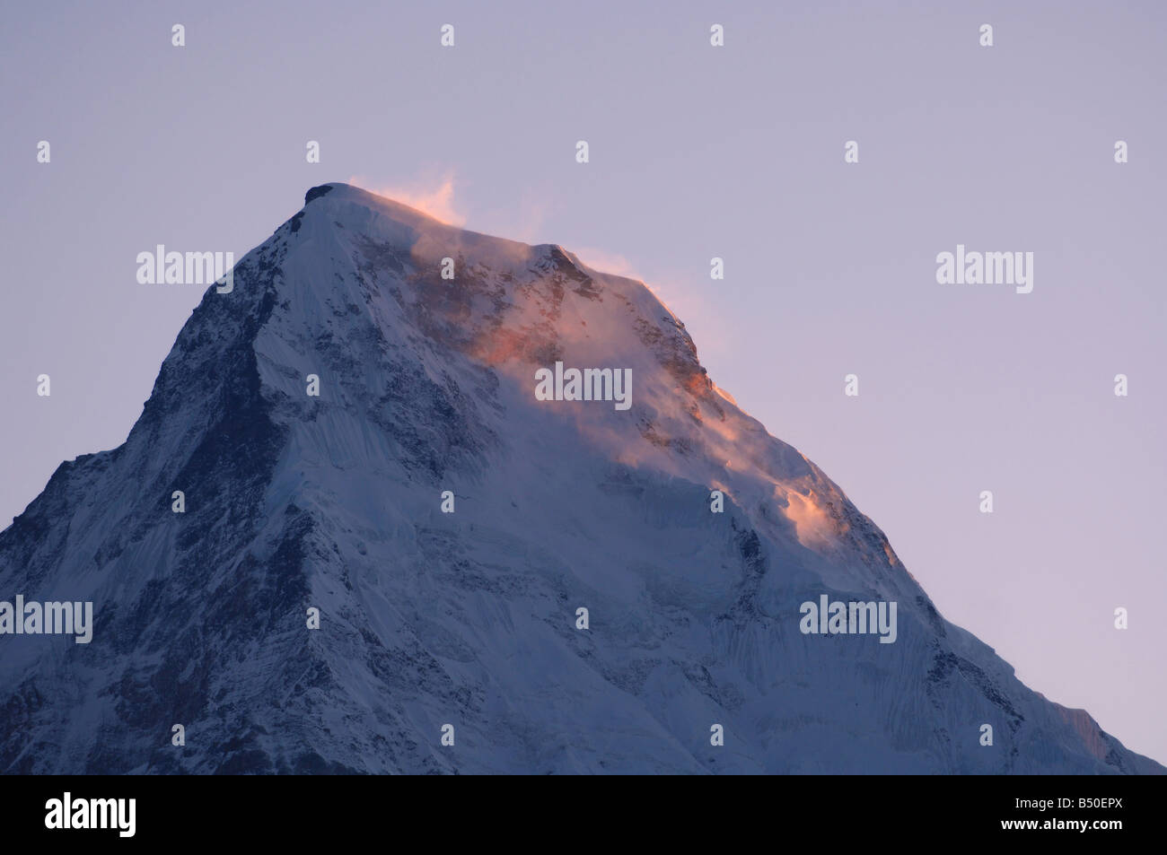 Annapurna al amanecer en el Nepal Himalaya Foto de stock