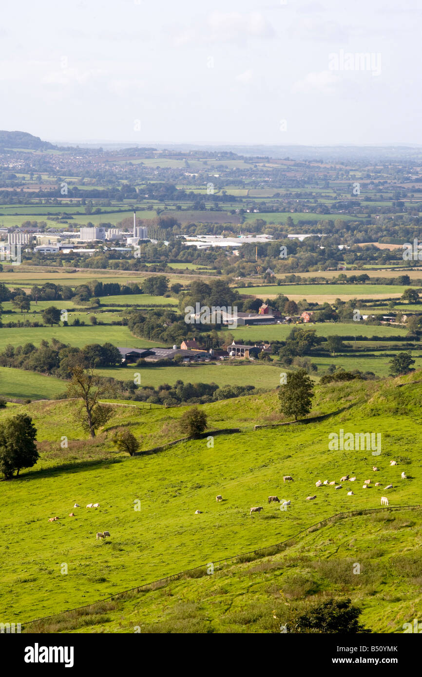 El Dairy Crest Severnside Creamery en Stonehouse, Gloucestershire, visto desde la baliza Haresfield Foto de stock