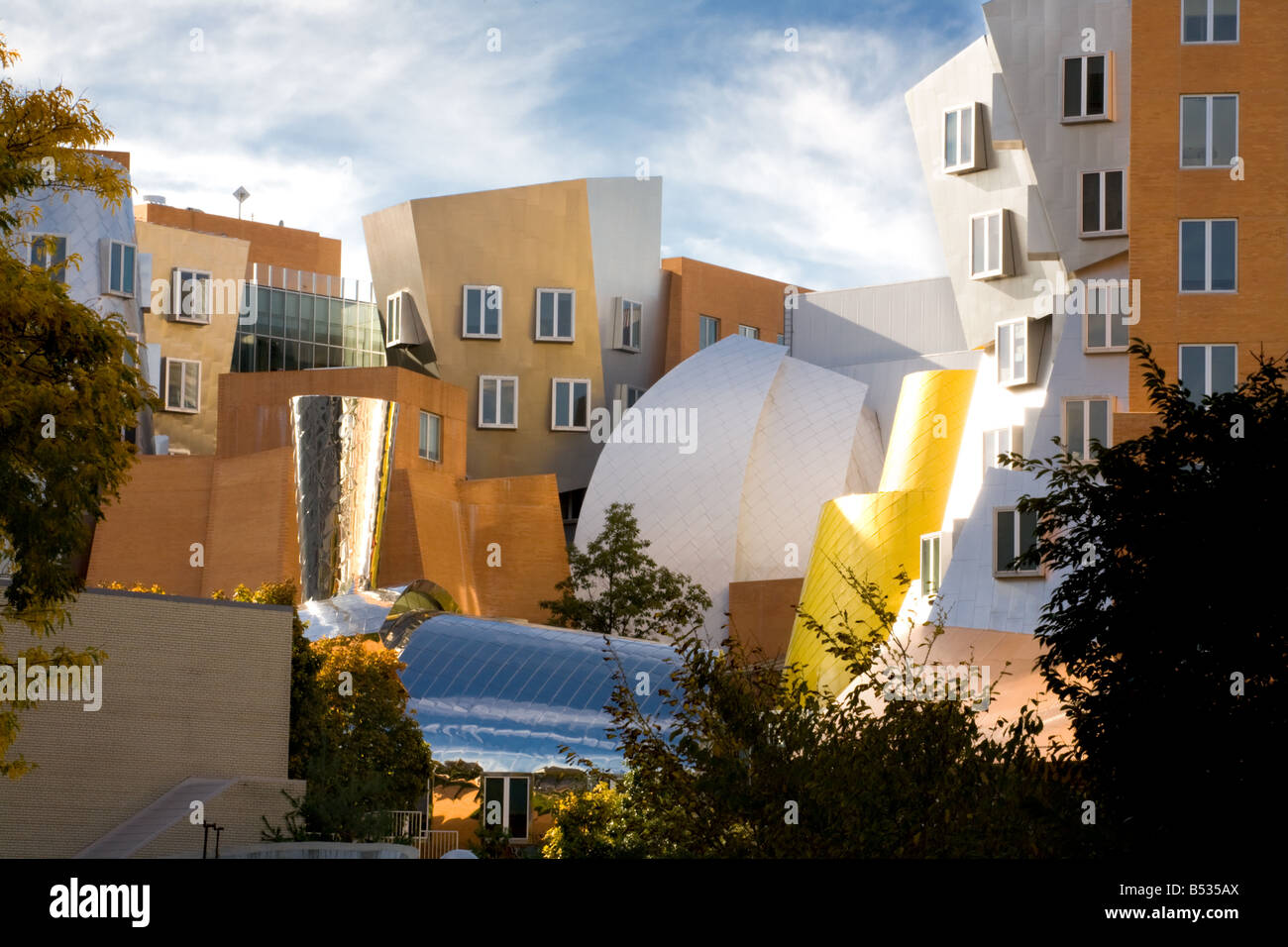 Stata Center de Frank Gehry en el Instituto de Tecnología de Massachusetts (MIT), aka, Cambridge, Massachusetts, EE.UU. Foto de stock