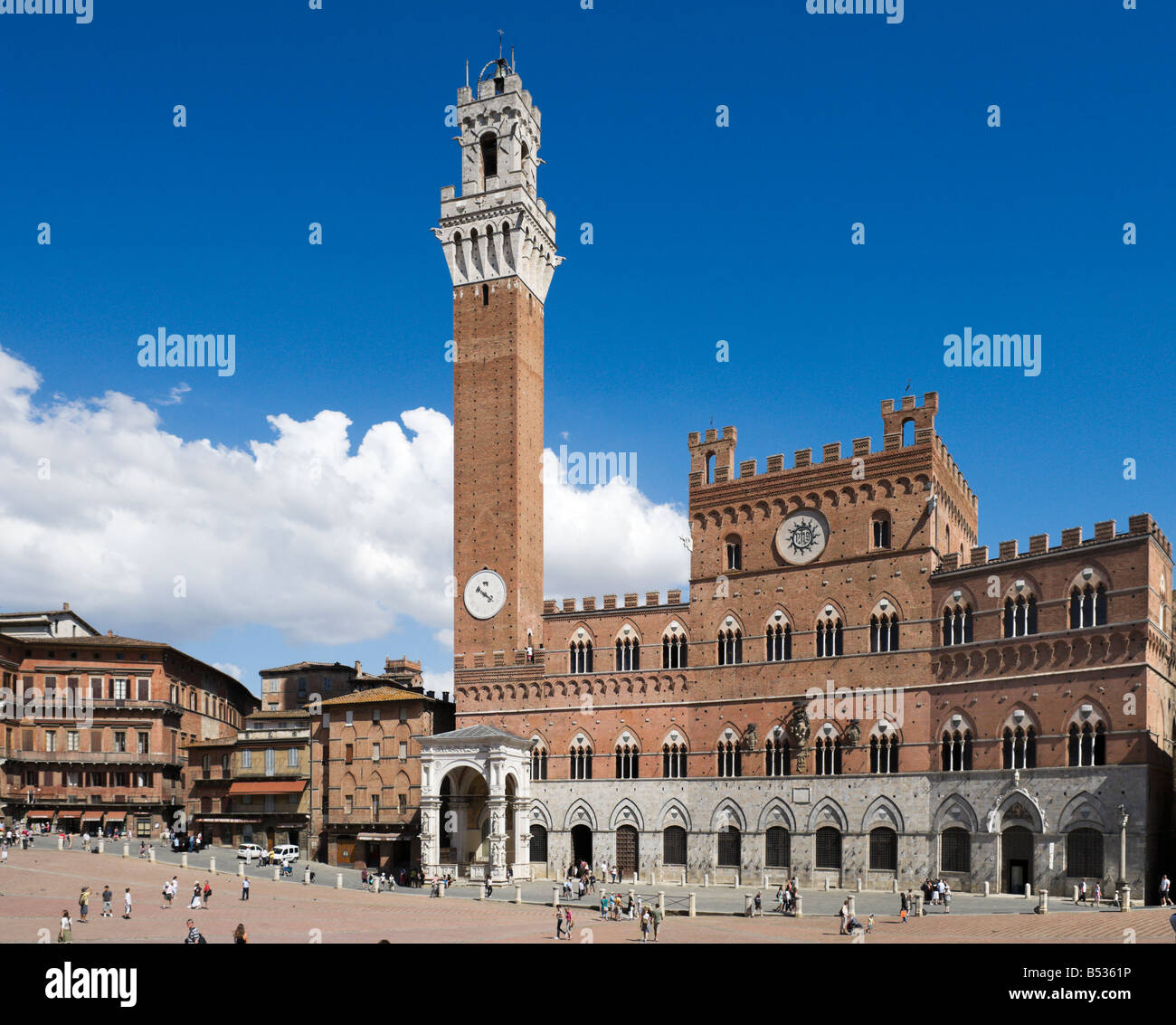 La Torre del Mangia en el Palazzo Publico en el campo, Siena, Toscana, Italia Foto de stock