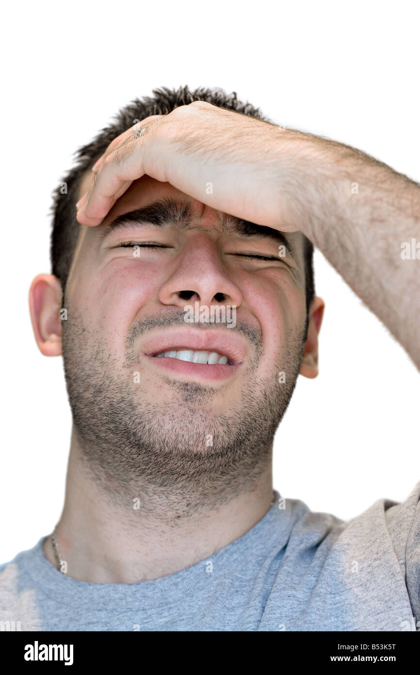 Un joven agarra su cabeza en la angustia del dolor o incluso el estrés Foto de stock