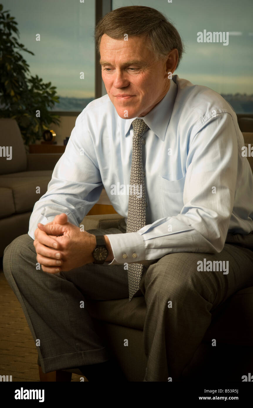 CEO de Washington Mutual Bank, Kerry Killinger, plantea en sus oficinas corporativas en Seattle. Foto de stock