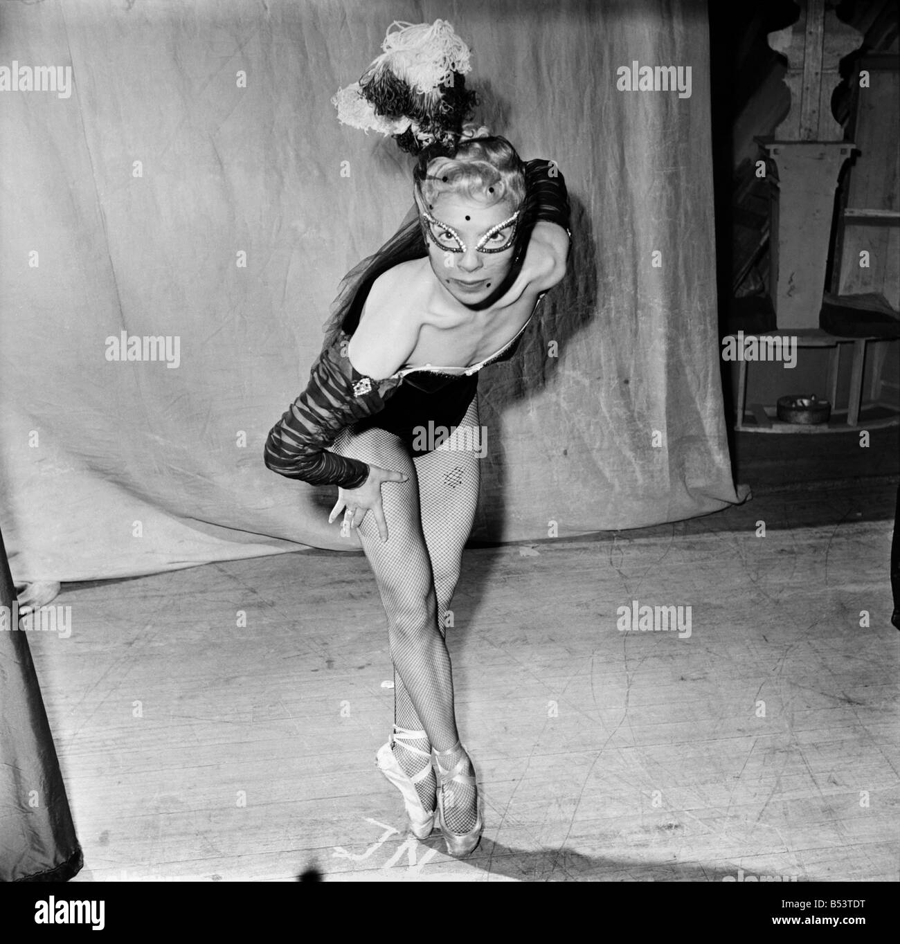 Entretenimiento Ballet búlgaronacido Sonia Arova, 25. Como la Viuda