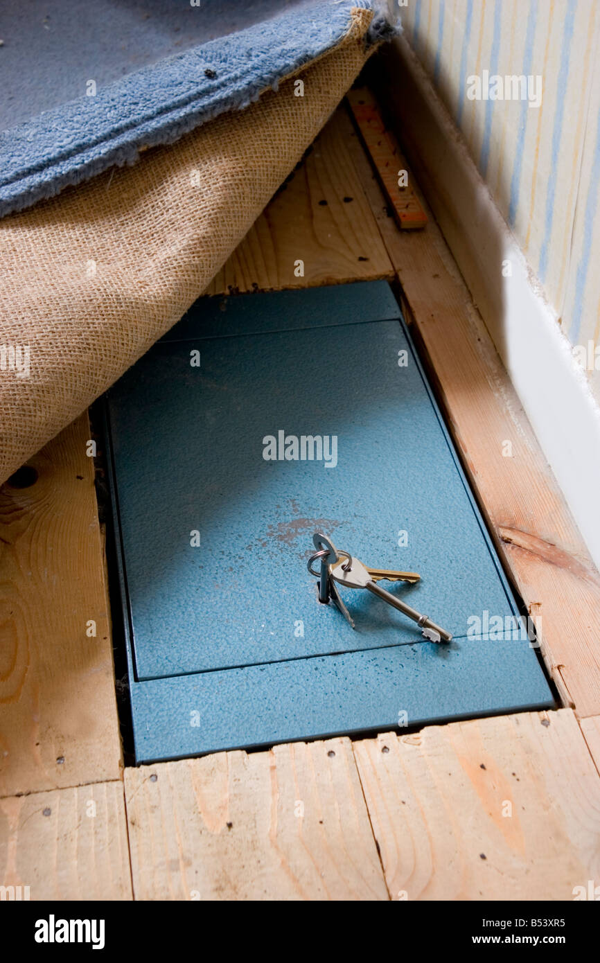 Caja fuerte oculta Fotografía de stock - Alamy