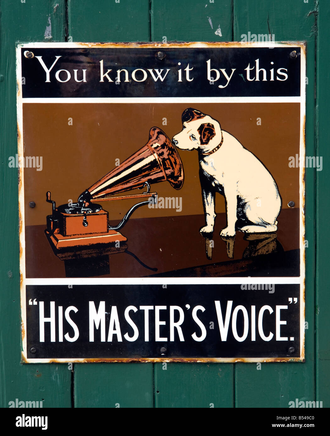 Su masters voice hmv perro viejo gramófono publicidad signo registro hi-fi Foto de stock