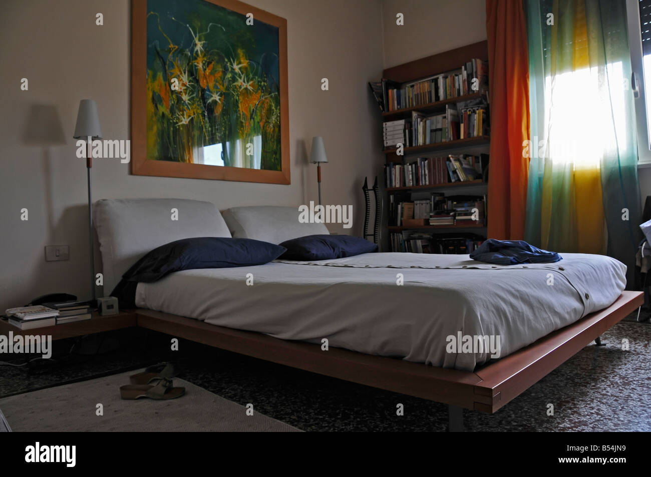 Los interiores dormitorio de color Foto de stock