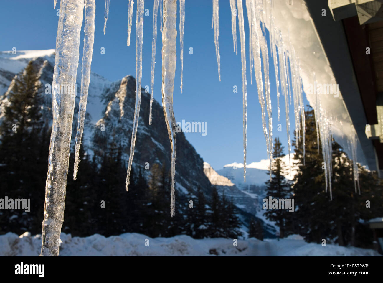 El lago Louise, Banff National Park, Sitio del Patrimonio Mundial de la UNESCO, Montañas Rocosas, Alberta, Canadá, Norteamérica Foto de stock