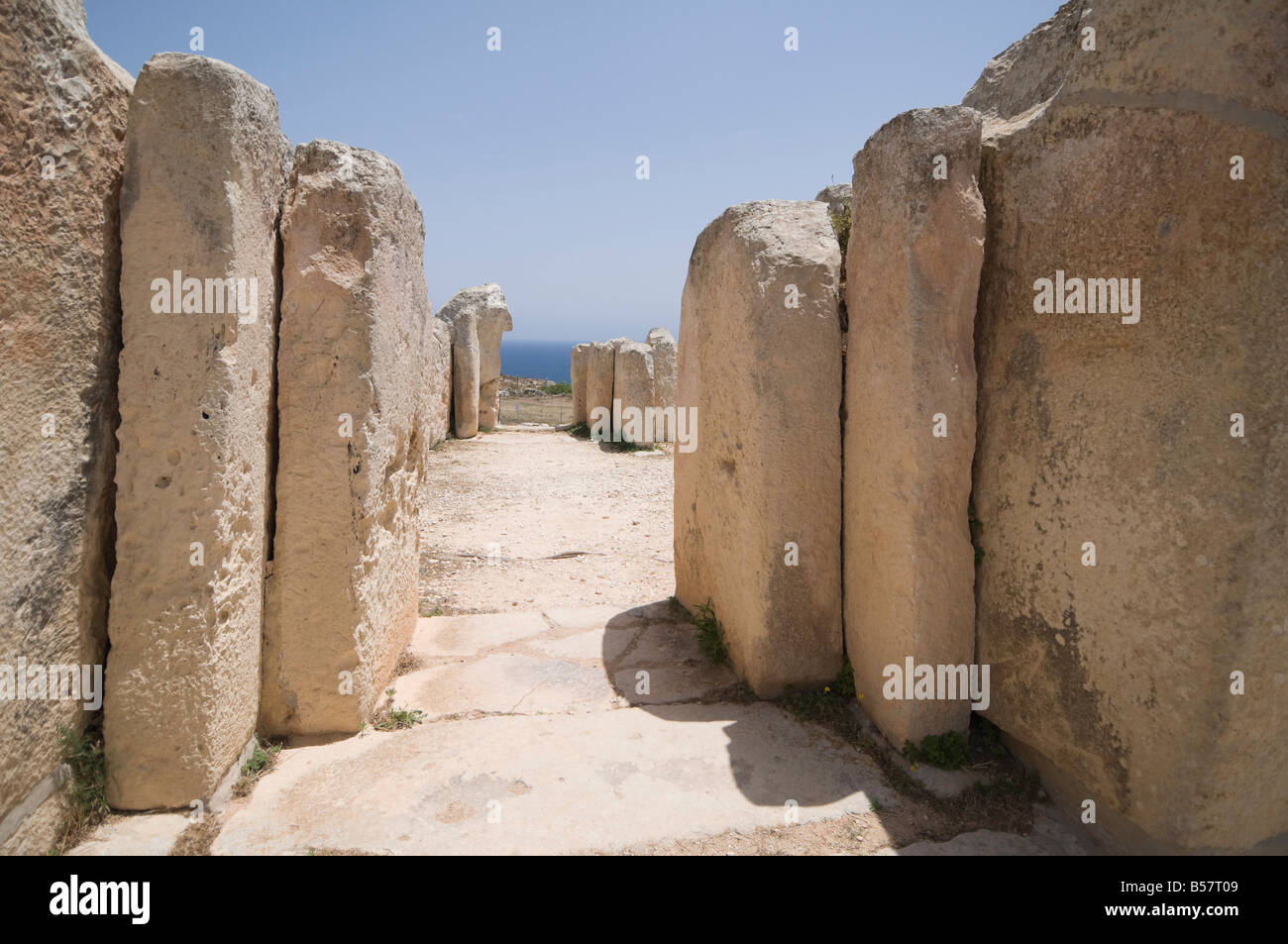 Mnajdra, un templo megalítico construido al final del tercer milennium BC, Sitio del Patrimonio Mundial de la UNESCO, Malta, Europa Foto de stock
