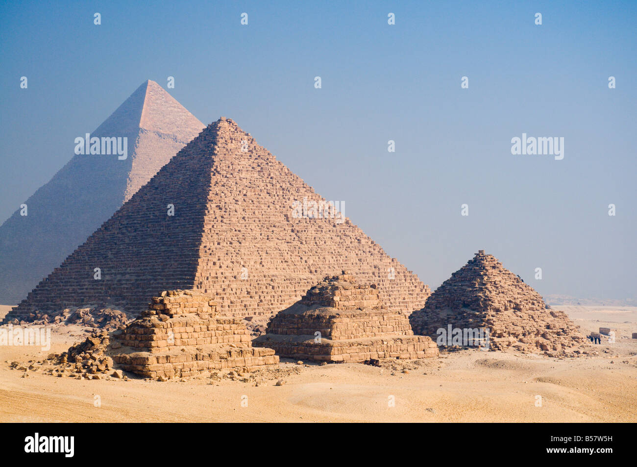 Las pirámides de Giza, en Giza, Sitio del Patrimonio Mundial de la UNESCO, cerca de El Cairo, Egipto, el Norte de África, África Foto de stock